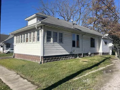 220 Johnson Ave, Centralia, IL 62801 photo 3