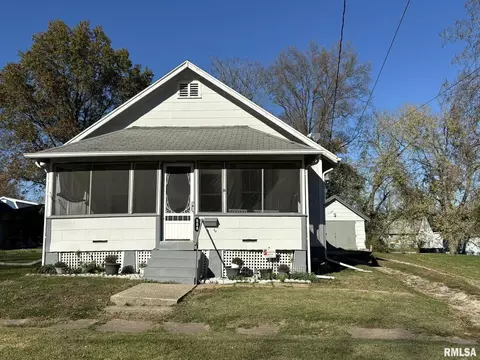 508 E Locust St, Salem, IL 62881