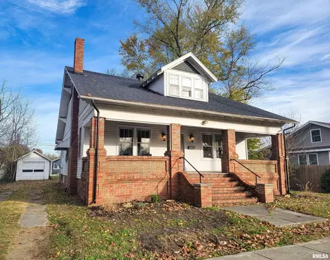 433 E North Ave, Flora, IL 62839