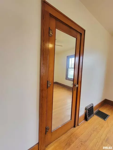 433 E North Ave, Flora, IL 62839 photo 45