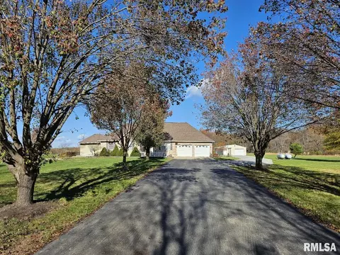 17239 E Milem Heights Rd, Mount Vernon, IL 62864