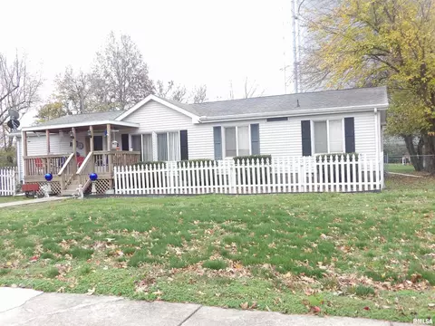 402 E Webster St, Benton, IL 62812