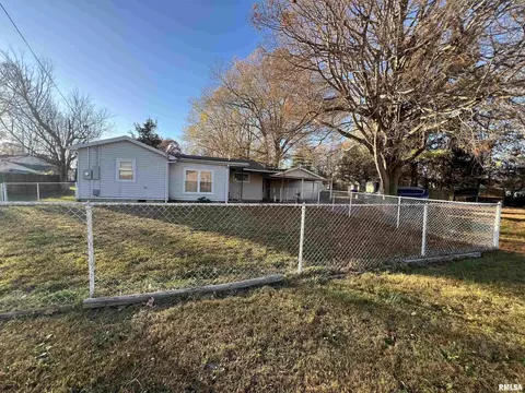 202 S Elm St, Cambria, IL 62915