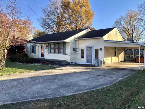 1703 W Cherry St, Marion, IL 62959