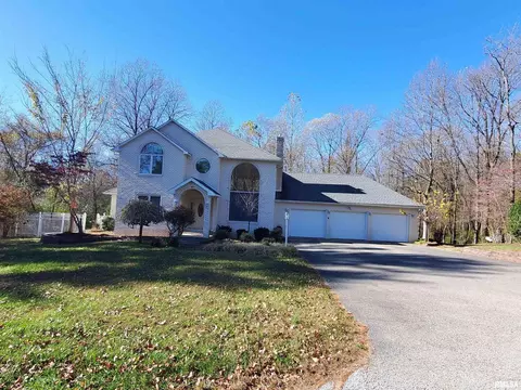 87 Southmoor St, Carbondale, IL 62903
