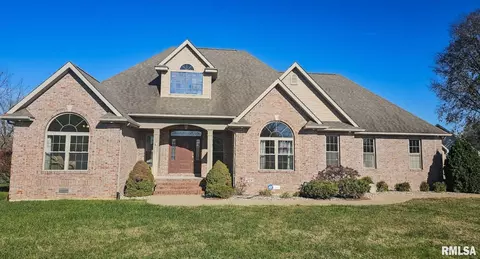 1104 Maridon Ave, Carterville, IL 62918