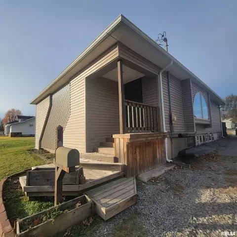 1909 Elm St, West Frankfort, IL 62896