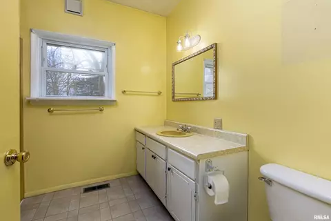 8750 E Casey Pike Rd, Mount Vernon, IL 62864 photo 16