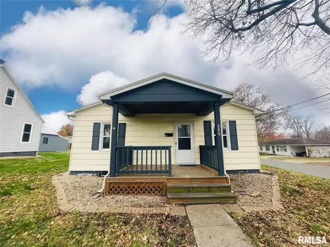 686 W Lebanon St, Nashville, IL 62263