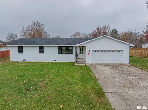 1717 N Broadway Ave, Salem, IL 62881