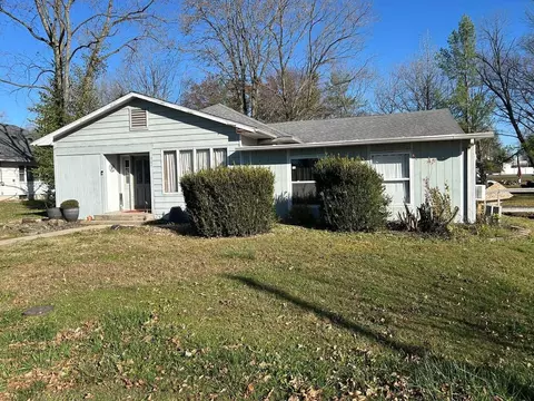 307 N Pine St, De Soto, IL 62924