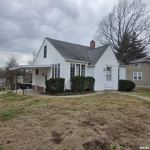 12390 E Turner Dr, Mount Vernon, IL 62864