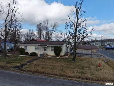 1113 E Ruth St, Benton, IL 62812