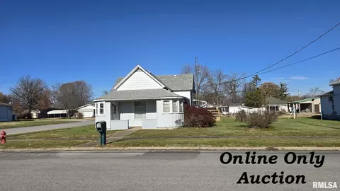 102 E Callie St, Sesser, IL 62884