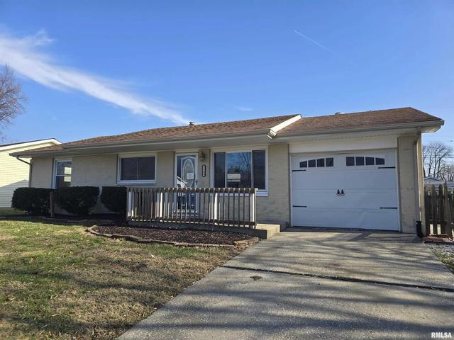 7705 Redbird Ln, Godfrey, IL 62035