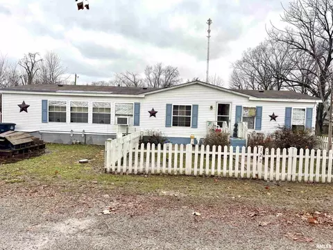 122 S James St, Centralia, IL 62801