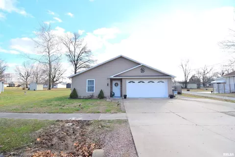 311 W North St, Sesser, IL 62884