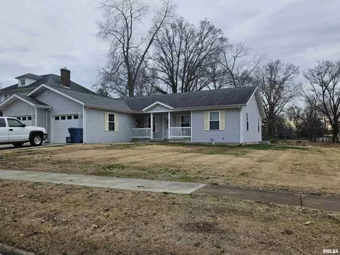 314 W Webster St, Benton, IL 62812