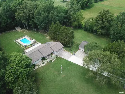 223 Eakin Grove Church Rd, Benton, IL 62812