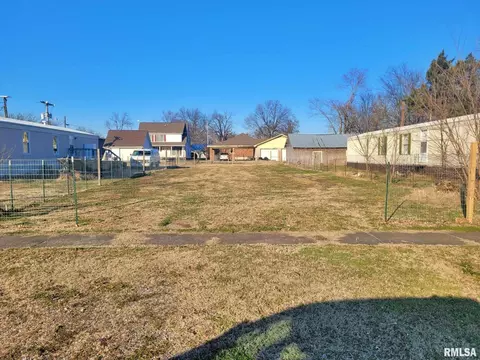 809 E 3rd St, Metropolis, IL 62960