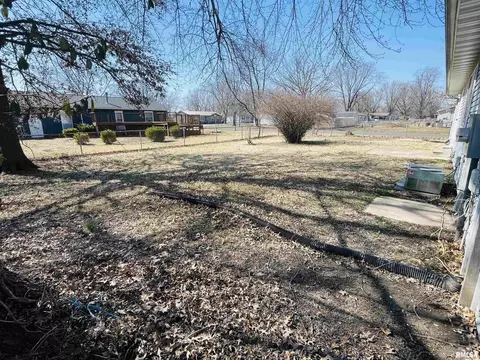 123 Lamar Dr, Salem, IL 62881 photo 7