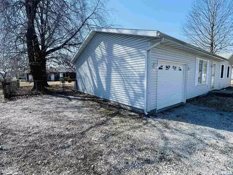 123 Lamar Dr, Salem, IL 62881 photo 3