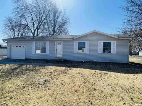 123 Lamar Dr, Salem, IL 62881