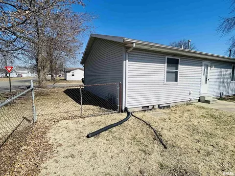 123 Lamar Dr, Salem, IL 62881 photo 4