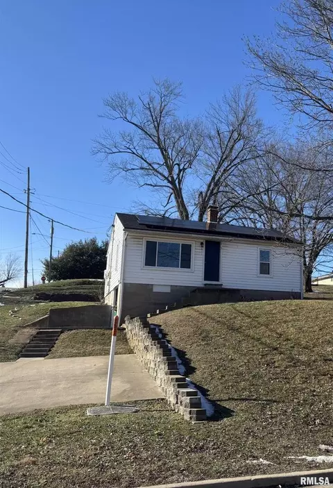 611 Palestine St, Chester, IL 62233