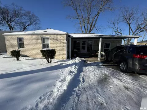 14 Randolph St, Centralia, IL 62801