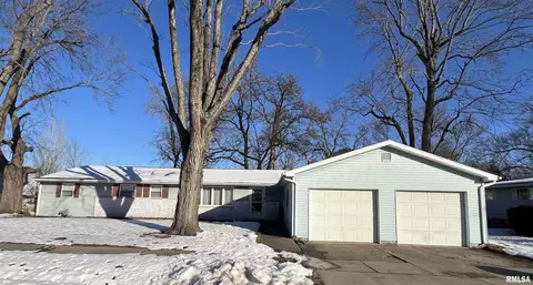 3216 Peach St, Mount Vernon, IL 62864