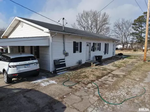 402 Baggott St, Zeigler, IL 62999