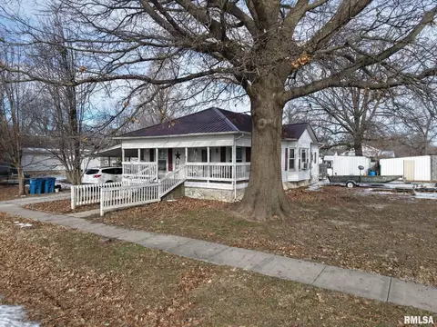 Exterior - 106 E North St, Sesser, IL 62884 photo 3 of 5