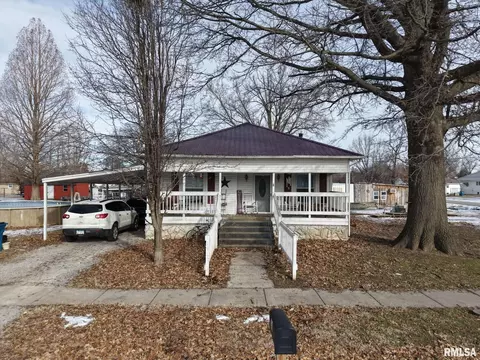 106 E North St, Sesser, IL 62884