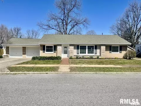 207 W 12th St, Metropolis, IL 62960