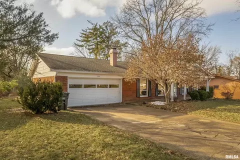 904 S Briarwood Dr, Carbondale, IL 62901