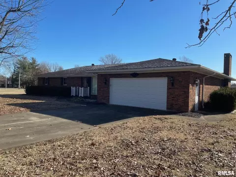 1622 Sunset Dr, Carmi, IL 62821