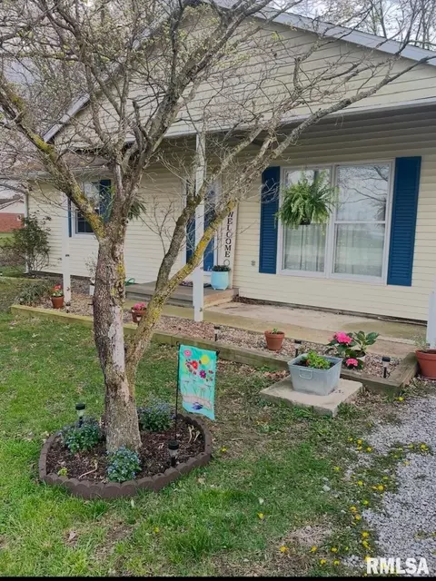 8626 E Jackson St, Du Quoin, IL 62832