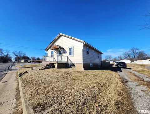 1201 E Main St, Benton, IL 62812