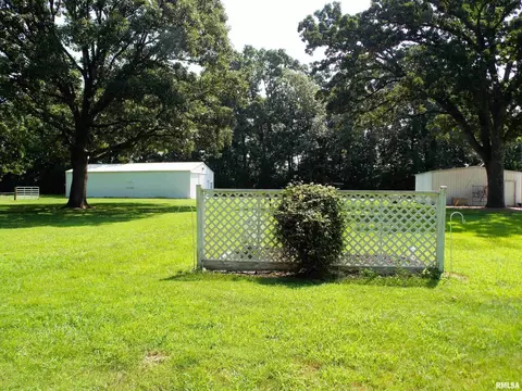 Exterior - 1723 Walnut Hill Rd, Centralia, IL 62801 photo 10 of 11