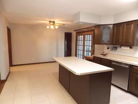 Kitchen - 1723 Walnut Hill Rd, Centralia, IL 62801 photo 2 of 4