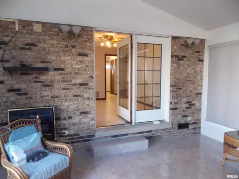 Exterior - 1723 Walnut Hill Rd, Centralia, IL 62801 photo 3 of 11