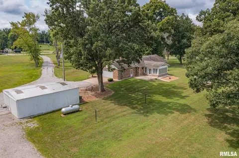 Exterior - 1723 Walnut Hill Rd, Centralia, IL 62801 photo 9 of 11