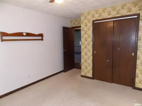 Bedroom - 1723 Walnut Hill Rd, Centralia, IL 62801 photo 4 of 5