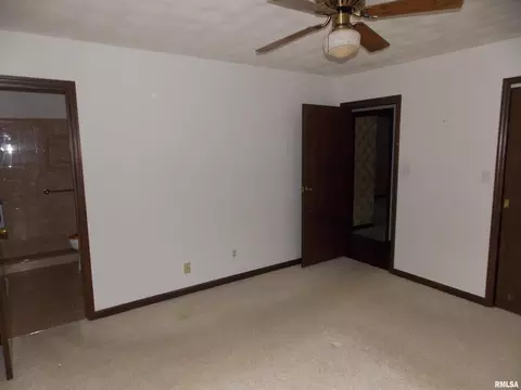Bedroom - 1723 Walnut Hill Rd, Centralia, IL 62801 photo 2 of 5
