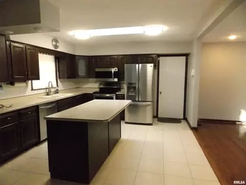 Kitchen - 1723 Walnut Hill Rd, Centralia, IL 62801 photo 4 of 4