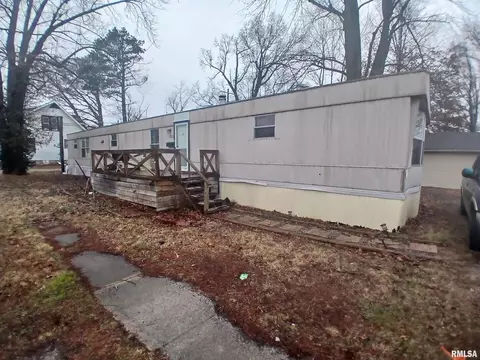 520 Dewey St, Eldorado, IL 62930