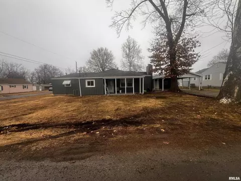 804 E 11th St, Centralia, IL 62801 photo 2