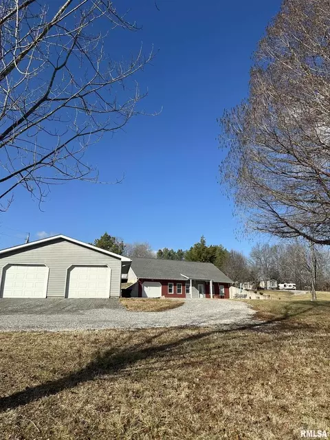 1945 Balcom Rd, Anna, IL 62906