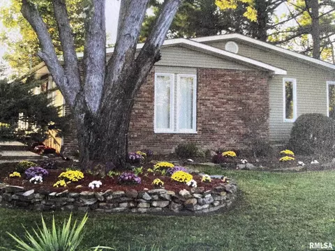 115 Weisbrook Ln, Carterville, IL 62918